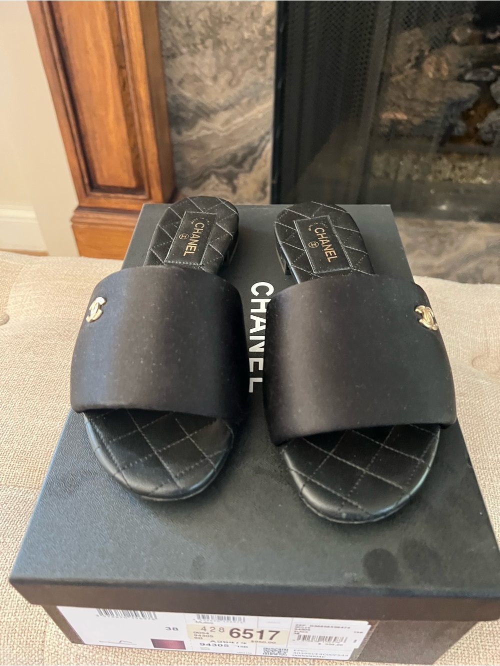 CHANEL - Chanel 22P Black Satin CC Logo Quilted Leather Mule Flat Sandal - Picture 4 of 11